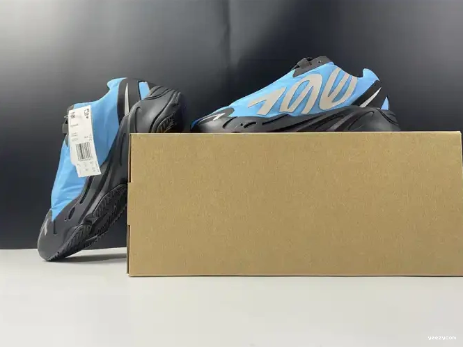 'Bright Boost GZ3079 MNVN Yeezy Cyan' 700 ADIDAS 0428
